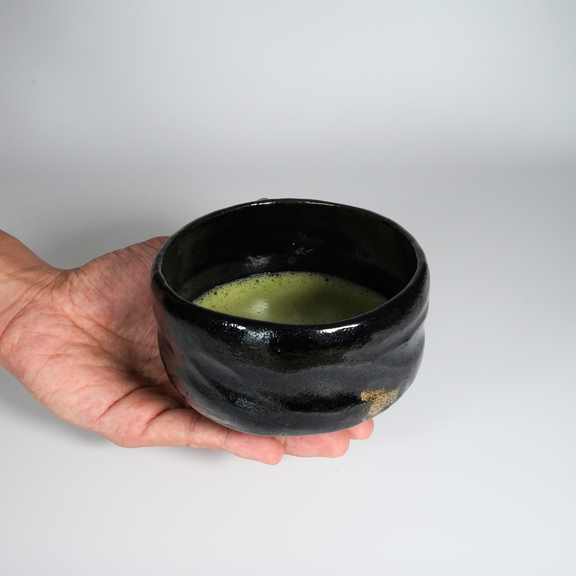 黒楽 茶 碗 Kuro Raku Matcha Bowl - Handcrafted in Kyoto (黒楽茶碗