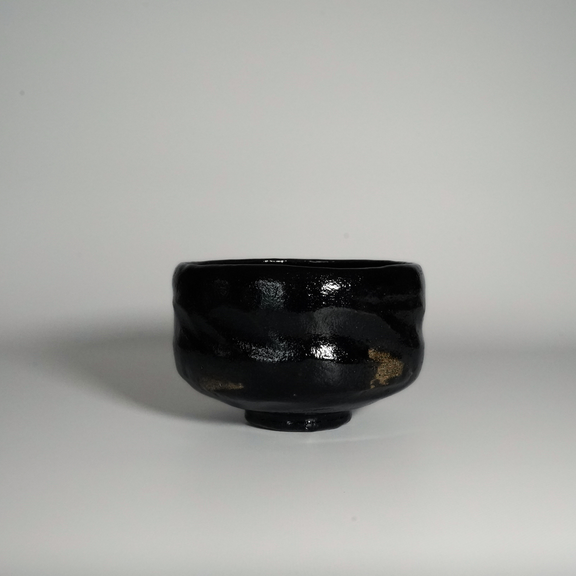 黒楽 茶 碗 Kuro Raku Matcha Bowl - Handcrafted in Kyoto (黒楽茶碗